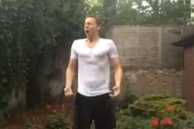 Tom Hiddleston ALS Ice Bucket Challenge