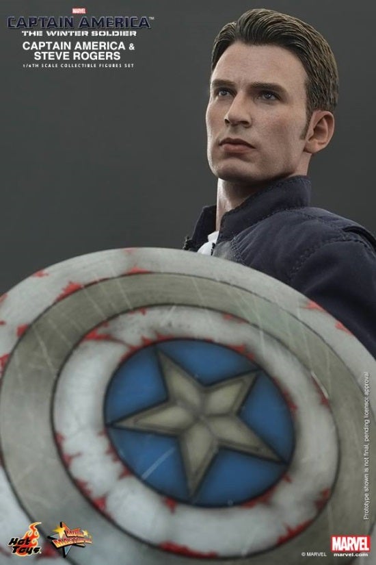 Hot Toys - Captain America and Steve Rogers