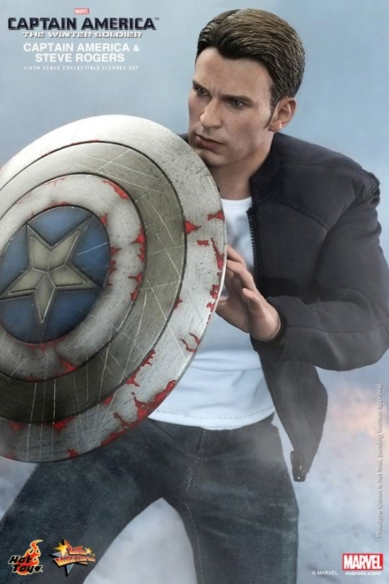 Hot Toys - Captain America and Steve Rogers