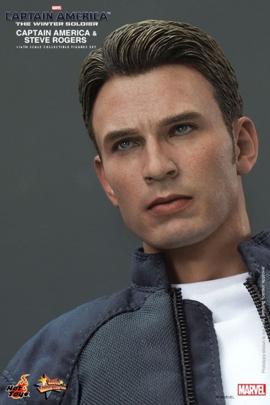 Hot Toys - Captain America and Steve Rogers