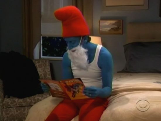 The Big Bang Theory Papa Smurk reads Justice League