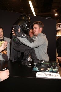 Arrow’s latest exercise regimen? Perhaps! ARROW star Stephen Amell offers a helping hand to a young WonderCon fan dressed as Darth Vader at the show’s signing session in the DC Entertainment booth on Sunday, March 31. ARROW airs Wednesdays at 8/7c on The CW. (©2013 Warner Bros. Entertainment, Inc. All Rights Reserved.)