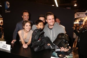 A young — and unmasked — Darth Vader greets the unhooded Arrow (Stephen Amell – right) at the show’s fan signing in the DC Entertainment booth at WonderCon on Sunday, March 31. Also pictured are (left to right) series stars Paul Blackthorne, Willa Holland, Colin Donnell and executive producer Marc Guggenheim (back right). ARROW airs Wednesdays at 8/7c on The CW. (©2013 Warner Bros. Entertainment, Inc. All Rights Reserved.)