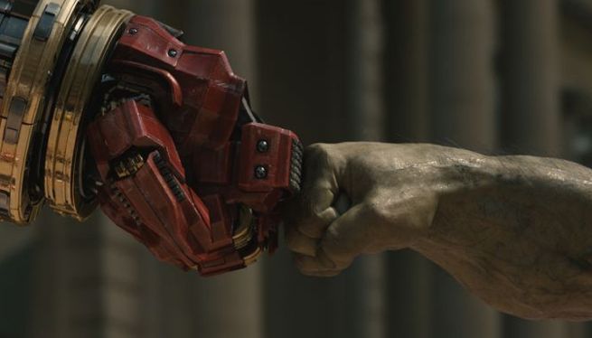 hulk-iron-man-fist-bump