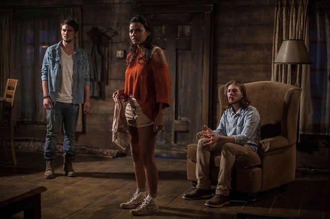 evil-dead-shiloh-fernandez-jessica-lucas-lou-taylor-pucci