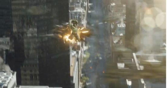 Avengers Hulk smashes spaceship