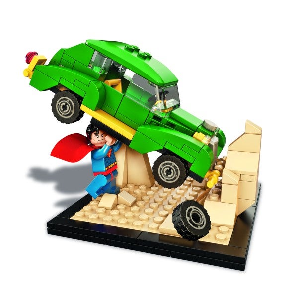 lego-superman-comic-con-exclusive-600x600