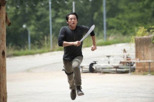 the-walking-dead-infected-glenn-machete