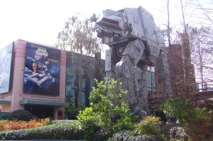 Star_Tours_MGM_outside