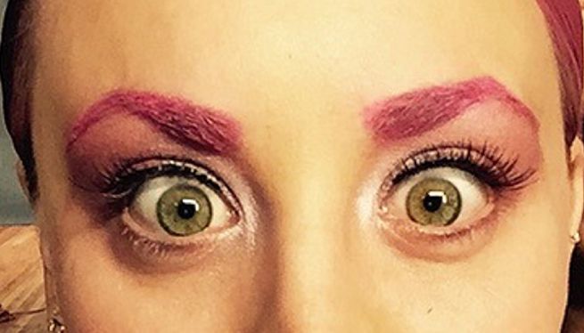 kaley-cuoco-pink-eyebrows