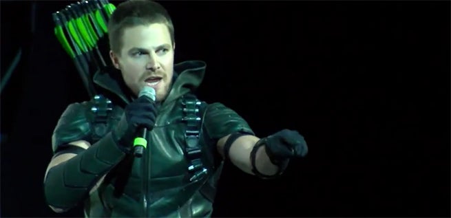 stephen-amell-green-arrow-sdcc2015