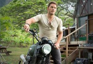 Jurassic World: Dominion Star Chris Pratt Poses With His Many Stunt Actors