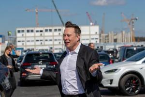 Elon Musk’s Bid to Buy Twitter Is Reportedly Being Considered