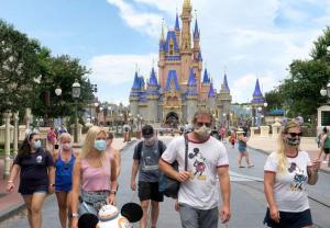 Disney World, SeaWorld Loosen Mask Requirements