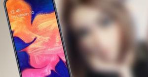 Samsung’s Anime Assistant Is Twitter’s New Obsession