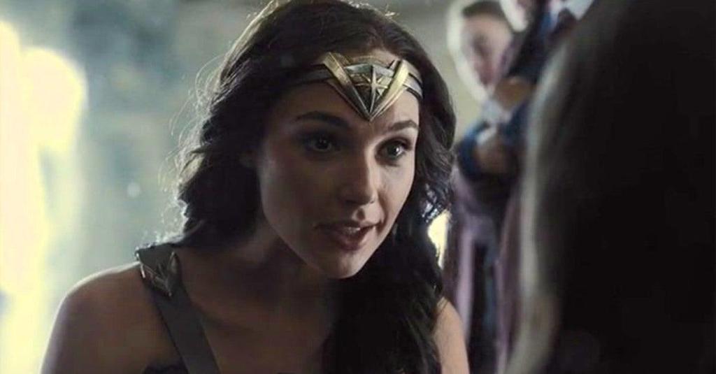 gal-gadot-reveals-new-baby-photo-name-3rd-daughter-daniella-1273958.jpg