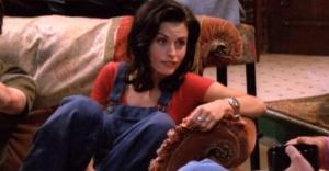 Friends: Courteney Cox Recreates Monica Geller Look in Honor of Reunion