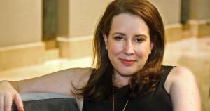 Bridgerton Author Julia Quinn’s Father and Sister Die in Car Accident