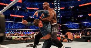 WWE’s Bobby Lashley has Scary Fall After Rope Snaps at Live Event