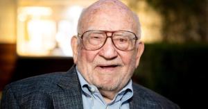 Ed Asner: Hollywood Mourns Iconic Actor