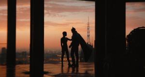 The Batman Director Calls Robert Pattinson and Zoe Kravitz Chemistry “Something Very Special and Magical”