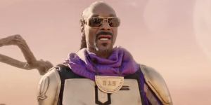 Snoop Dogg Cosplays as Star Wars’ Mandalorian in New Music Video