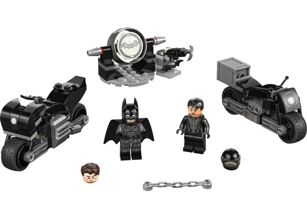 the-batma-and-selina-kyle-motorcycle-pursuit-lego.jpg