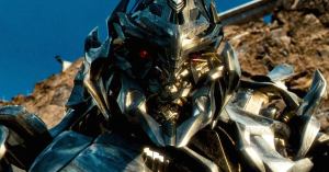 Transformers: Megatron Actor at Theme Park Goes Viral For Roasting Guests