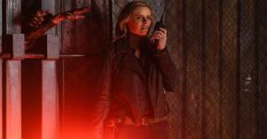 “She’s Alive”: Kim Dickens Teases Madison Clark 2.0 on Fear the Walking Dead