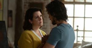 Yellowjackets Star Melanie Lynskey Teases Preparation for Season 2