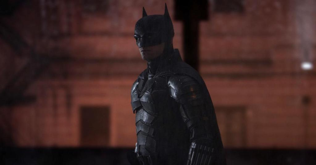 the-batman-movie-robert-pattinson-suit.jpg