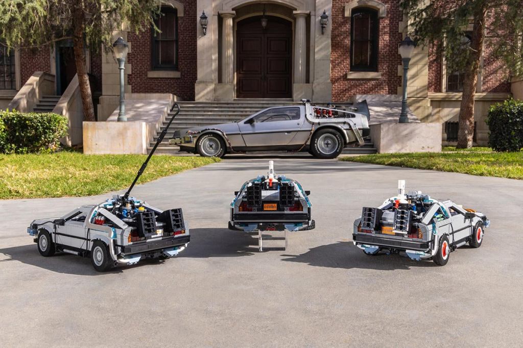 lego-back-to-the-future-time-machine-universal-studios-image-16.jpg