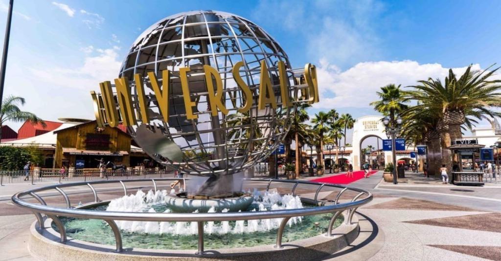 universal-studios-hollywood-globe.jpg