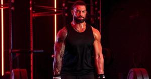 Roman Reigns Shows Off Training Regimen for WrestleMania 38