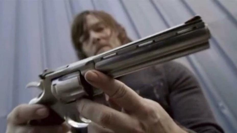 the-walking-dead-daryl-rick-gun-colt-python.jpg