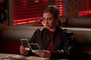 Riverdale: “Chapter One Hundred and Six: Angels in America” Photos Released