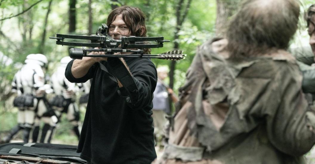 the-walking-dead-final-season-norman-reedus-daryl-dixon-crossbow.jpg
