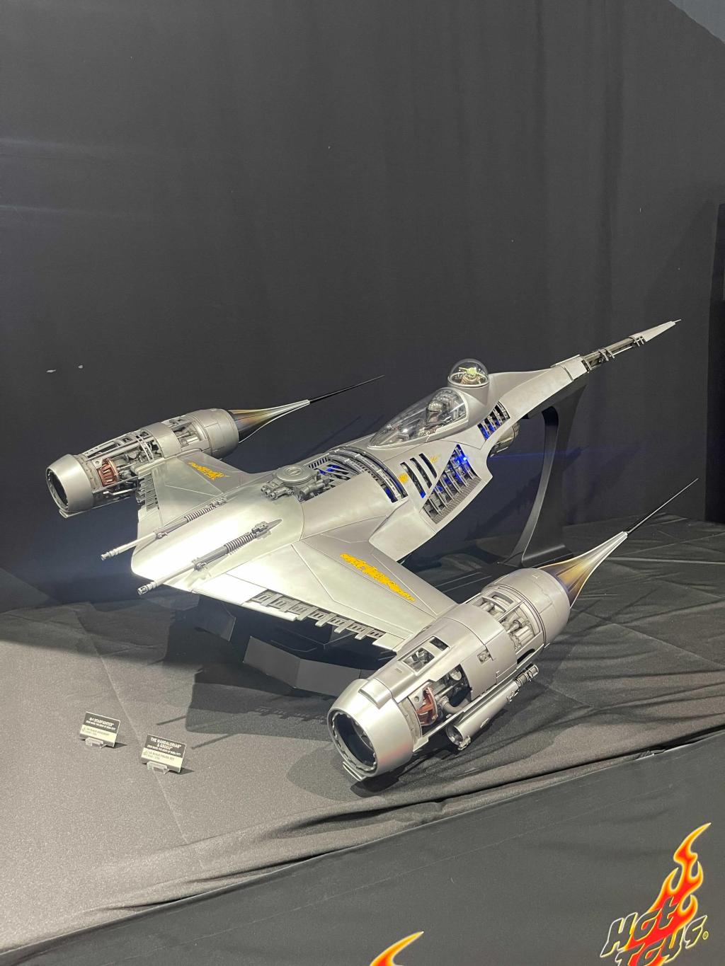 sideshow-comic-con-2022-mandalorian-starfighter.jpg