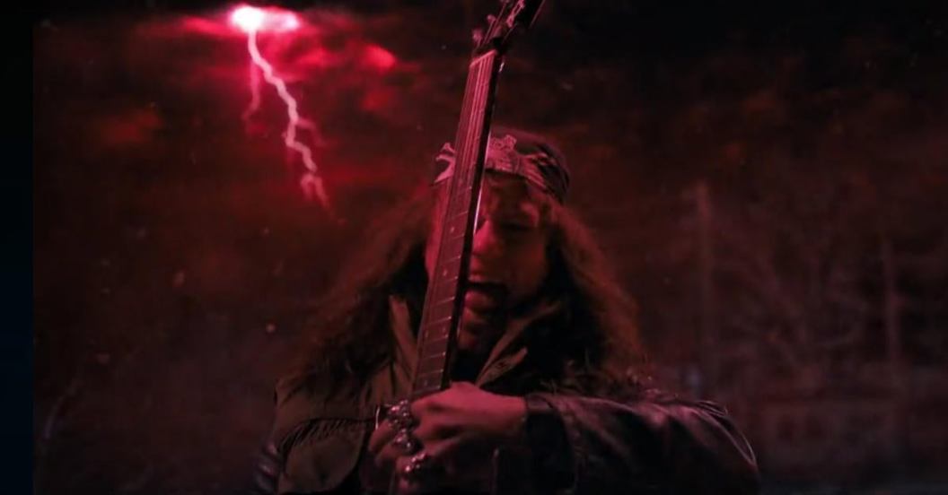 stranger-things-eddie-munson-guitar-master-of-puppets-metallica.jpg