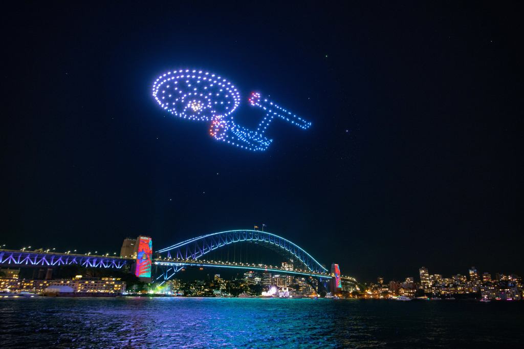 2022-paramountplus-hellosocial-vivid-drone-show-final-soh-9722.jpg