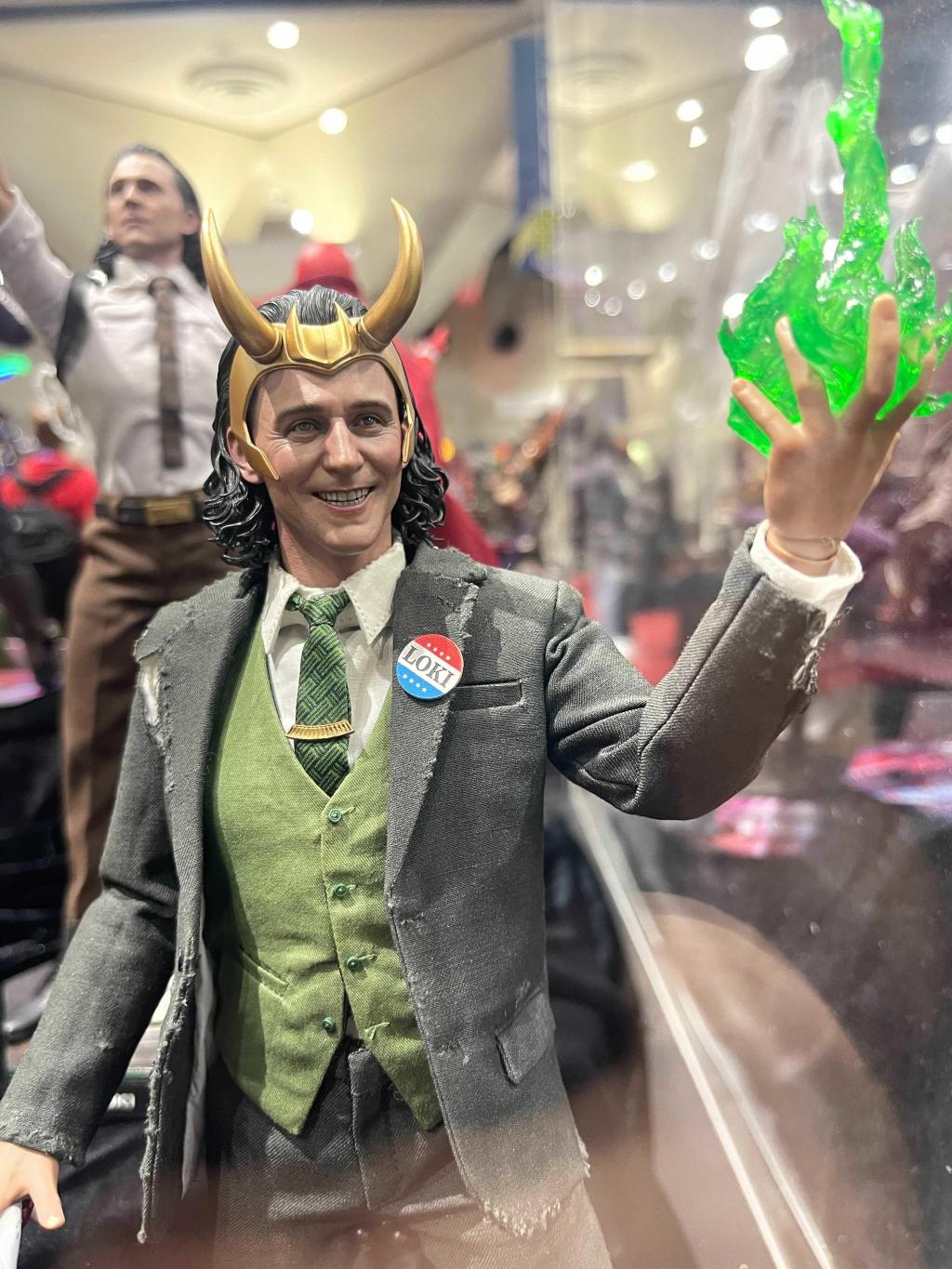 sideshow-comic-con-2022-president-loki.jpg