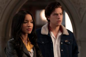 Riverdale Showrunner Breaks Down Surprising Finale Twist