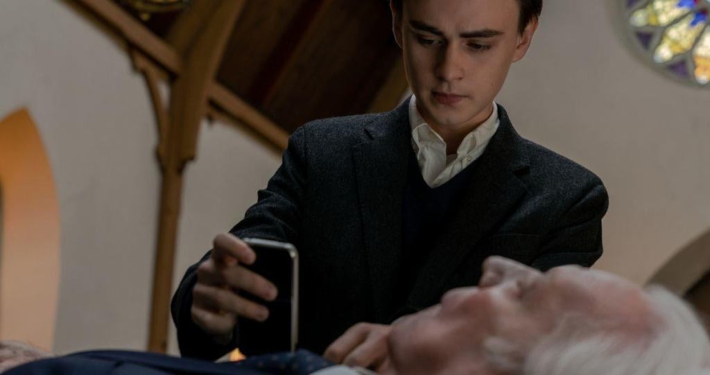 mr-harrigans-phone-netflix.jpg