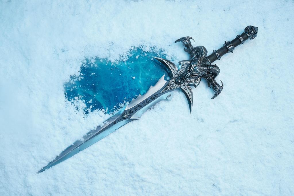 wow-frostmourne-premium-replica-image-3.jpg