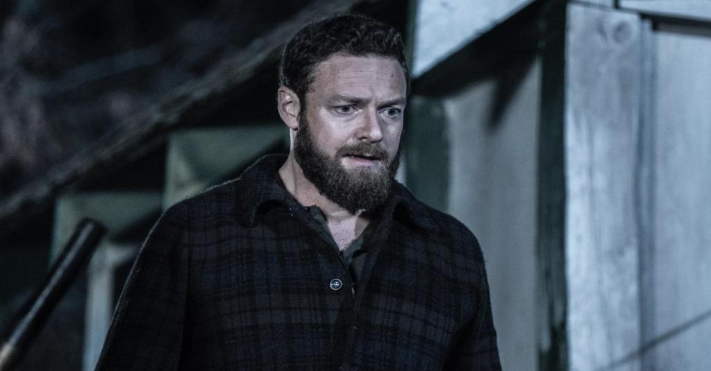 the-walking-dead-variant-season-11-episode-19-aaron-ross-marquand.jpg