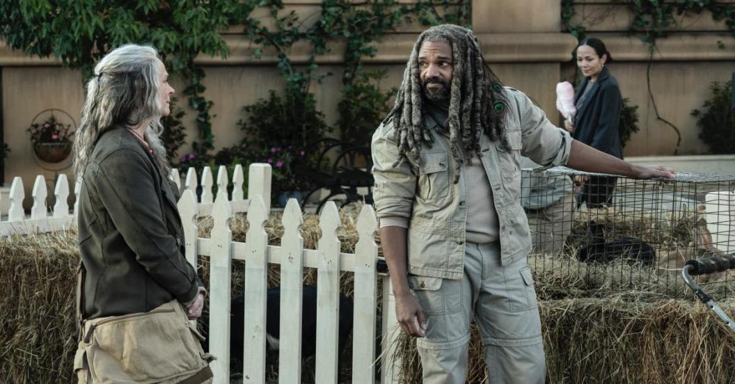 the-walking-dead-season-11-episode-18-carol-ezekiel.jpg