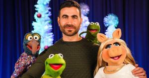 The Muppets Join Thor: Love and Thunder’s Brett Goldstein To Discuss the 30th Anniversary of The Muppet Christmas Carol