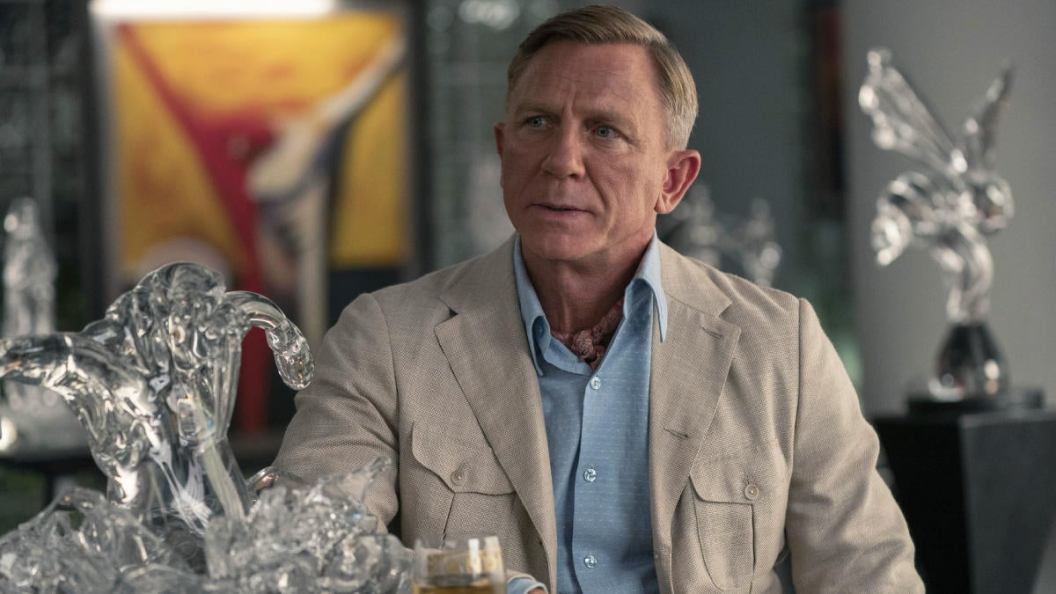 glass-onion-daniel-craig-knives-out.jpg