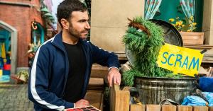 Ted Lasso Fan-Favorite Brett Goldstein Gets Into Intense Staredown With Oscar the Grouch on Sesame Street