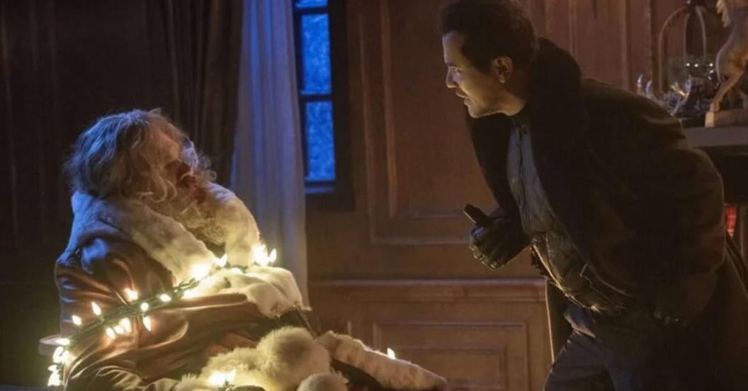 violent-night-john-leguizamo-david-harbour-santa-claus-scrooge.jpg